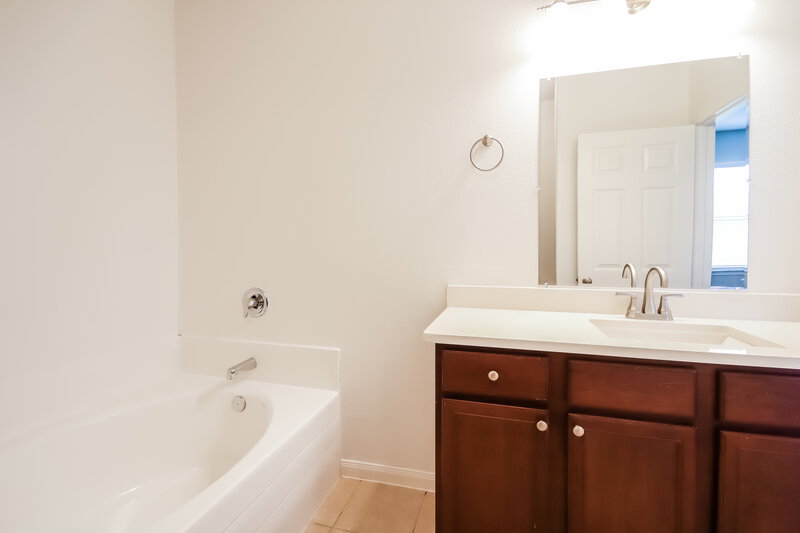 2,125/Mo, 1030 Arnica St Baytown, TX 77521 Main Bathroom View 2