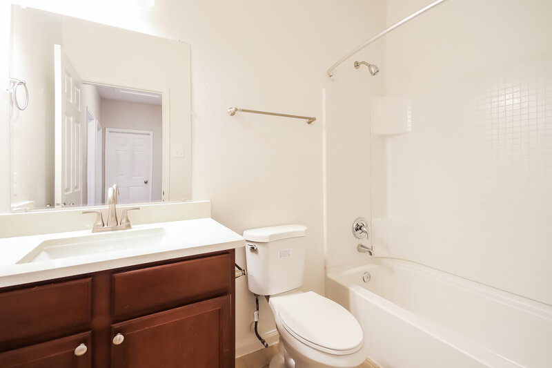 2,125/Mo, 1030 Arnica St Baytown, TX 77521 Bathroom View