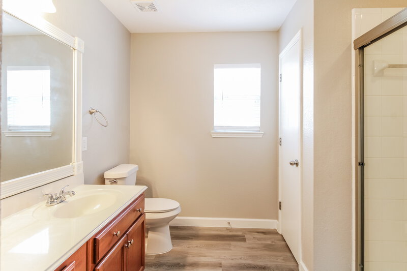 1,855/Mo, 7807 Pasture Spring Ln Cypress, TX 77433 Main Bathroom View