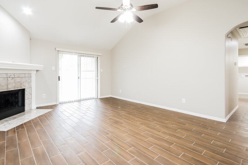 2,060/Mo, 6130 Springhaven Dr Humble, TX 77396 Living Room View 2