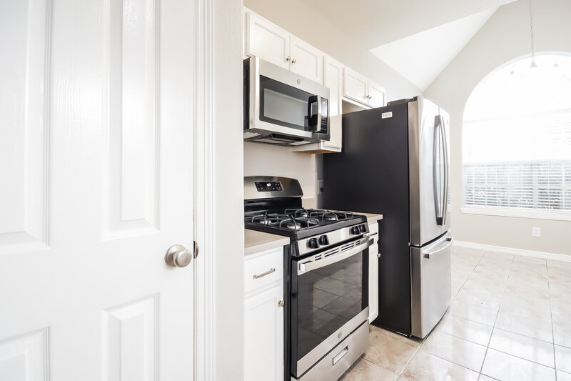 2,060/Mo, 6130 Springhaven Dr Humble, TX 77396 Kitchen View 2