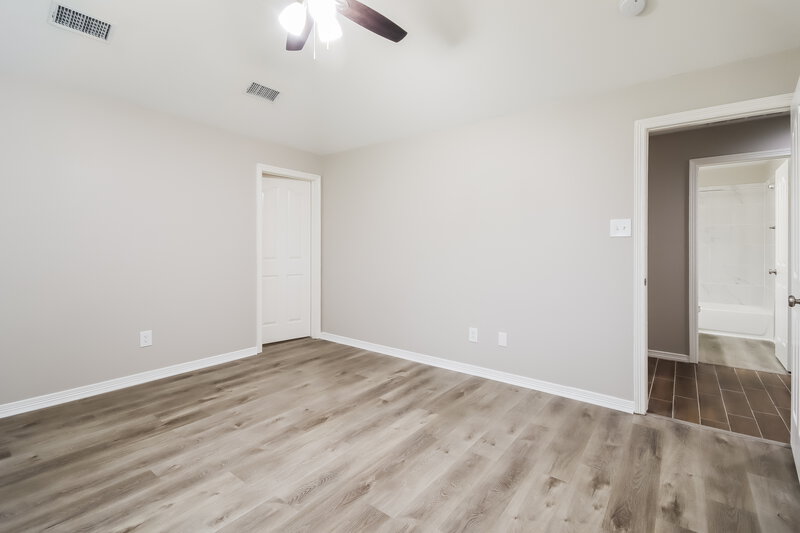2,060/Mo, 6130 Springhaven Dr Humble, TX 77396 Main Bedroom View