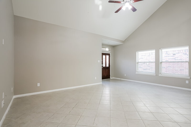 2,310/Mo, 5215 Gulf Stream Ln Bacliff, TX 77518 Living Room View