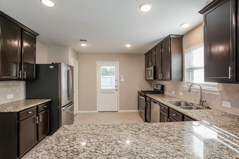2,310/Mo, 5215 Gulf Stream Ln Bacliff, TX 77518 Kitchen View