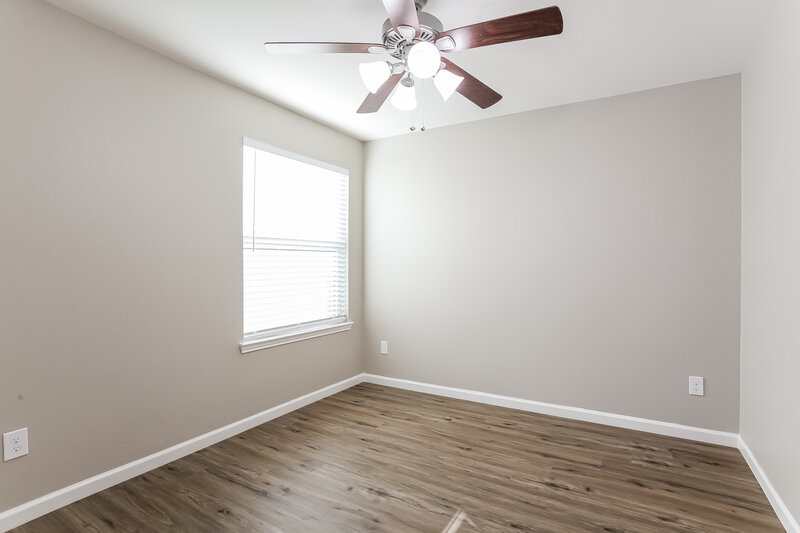 2,310/Mo, 5215 Gulf Stream Ln Bacliff, TX 77518 Main Bedroom View