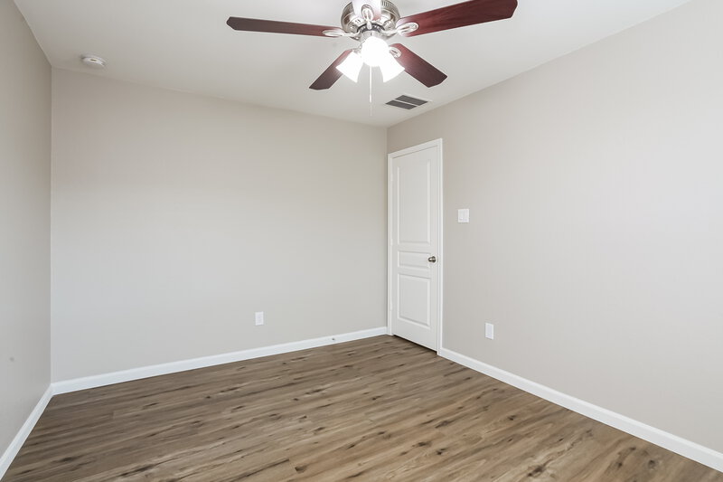 2,310/Mo, 5215 Gulf Stream Ln Bacliff, TX 77518 Main Bedroom View 2