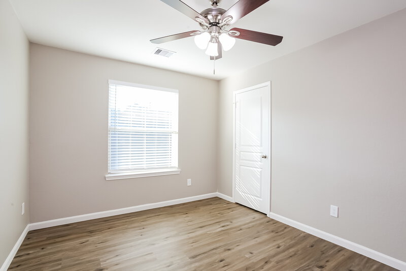 2,310/Mo, 5215 Gulf Stream Ln Bacliff, TX 77518 Bedroom View