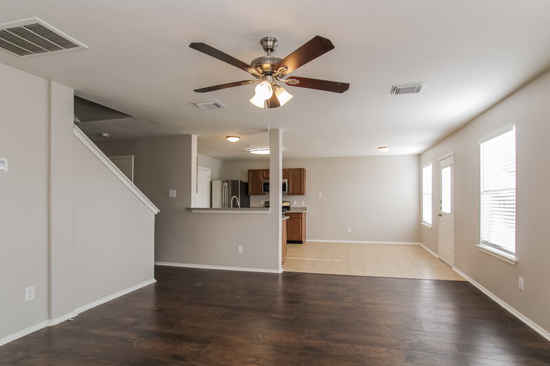 2,120/Mo, 17338 Wigeon Way Dr Humble, TX 77396 Living Room View 2
