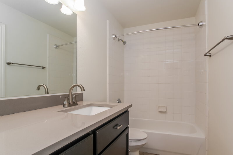 2,120/Mo, 17338 Wigeon Way Dr Humble, TX 77396 Main Bathroom View