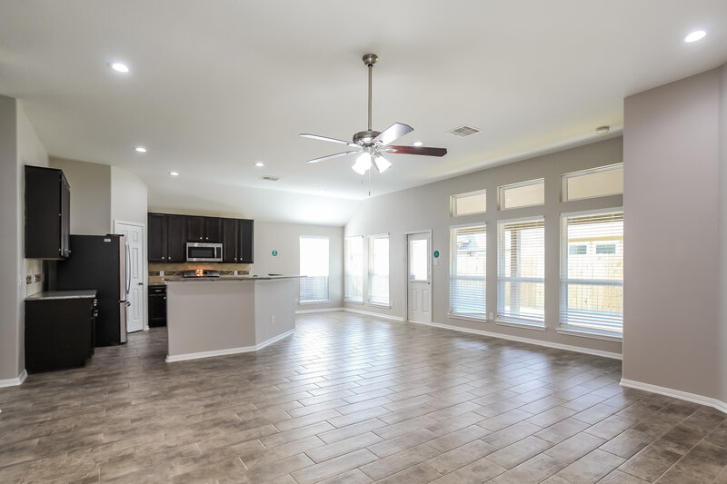 2,435/Mo, 4218 Leafy Bough Ct Humble, TX 77346 Living Room View 2