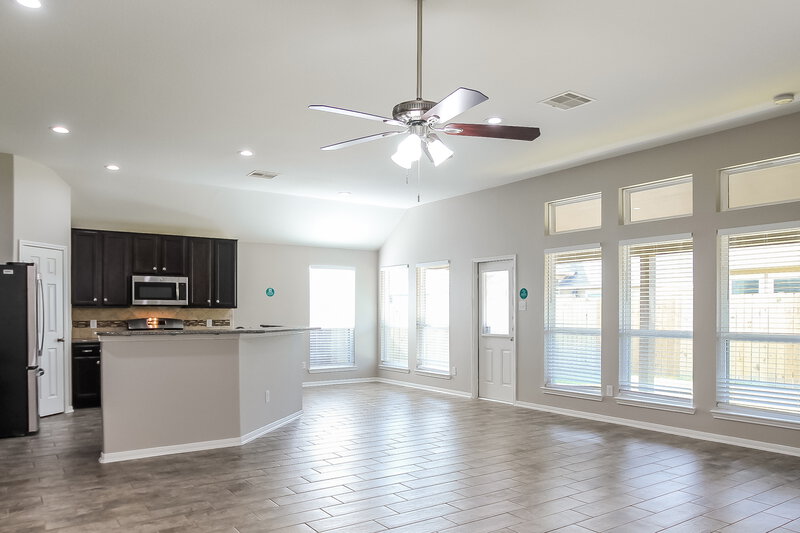 2,435/Mo, 4218 Leafy Bough Ct Humble, TX 77346 Living Room View 3