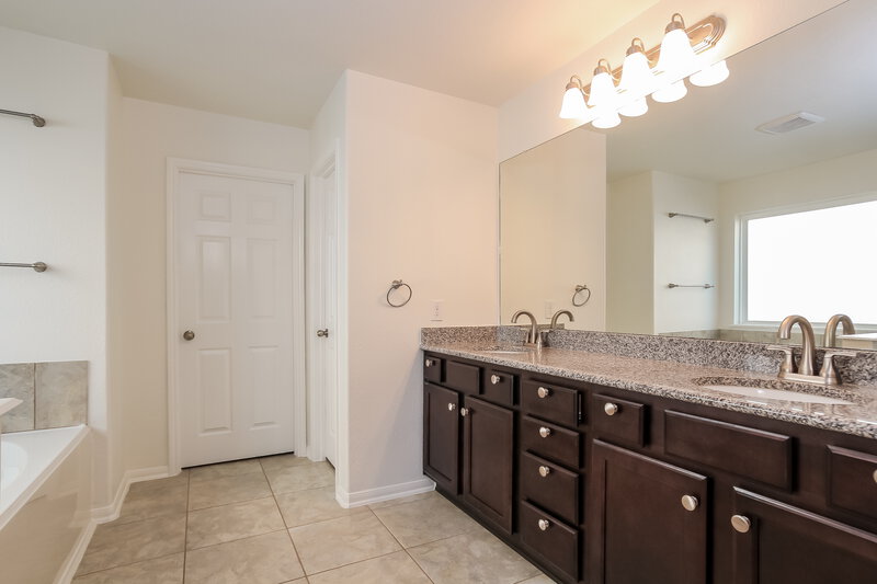 2,435/Mo, 4218 Leafy Bough Ct Humble, TX 77346 Main Bathroom View