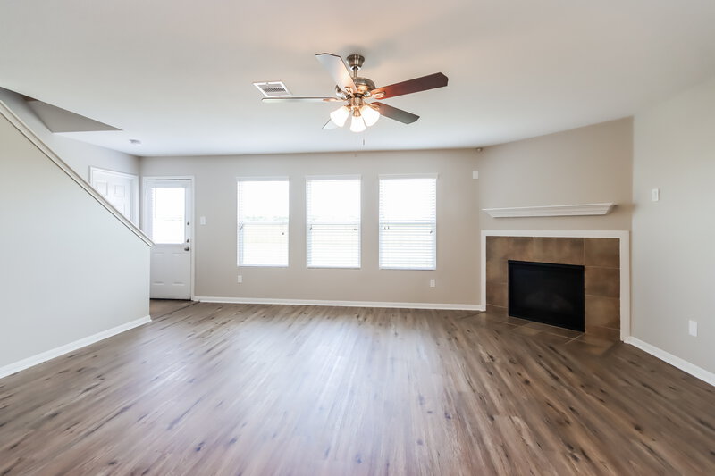 2,580/Mo, 5418 Ginseng Dr Baytown, TX 77521 Living Room View