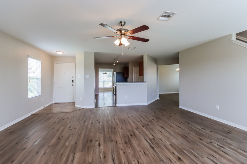 2,580/Mo, 5418 Ginseng Dr Baytown, TX 77521 Living Room View 2