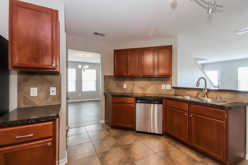 2,580/Mo, 5418 Ginseng Dr Baytown, TX 77521 Kitchen View 2