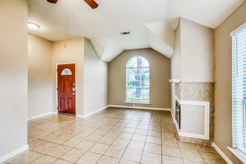 1,900/Mo, 14534 County Cress Dr Houston, TX 77047 Living Room View