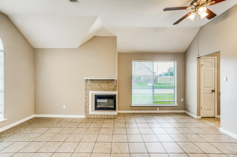 1,900/Mo, 14534 County Cress Dr Houston, TX 77047 Living Room View 2