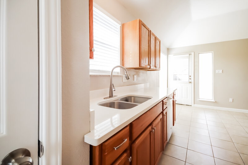 2,010/Mo, 14534 County Cress Dr Houston, TX 77047 Kitchen View