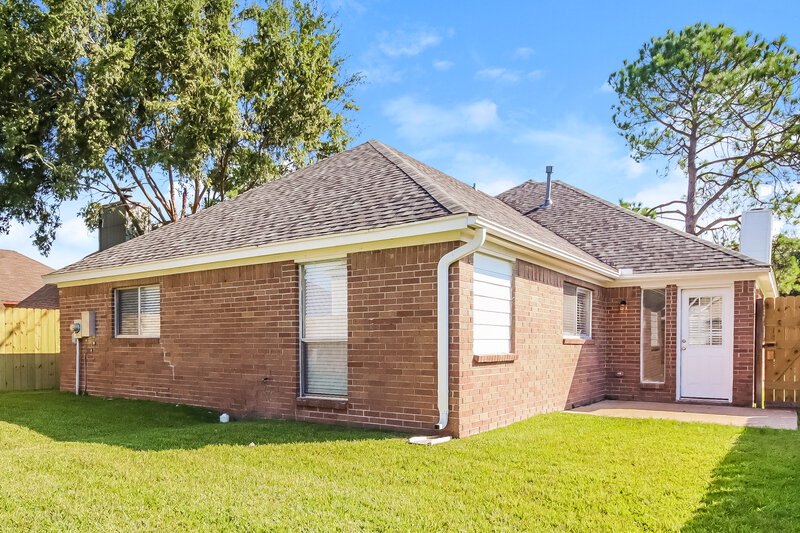 2,010/Mo, 14534 County Cress Dr Houston, TX 77047 Rear View