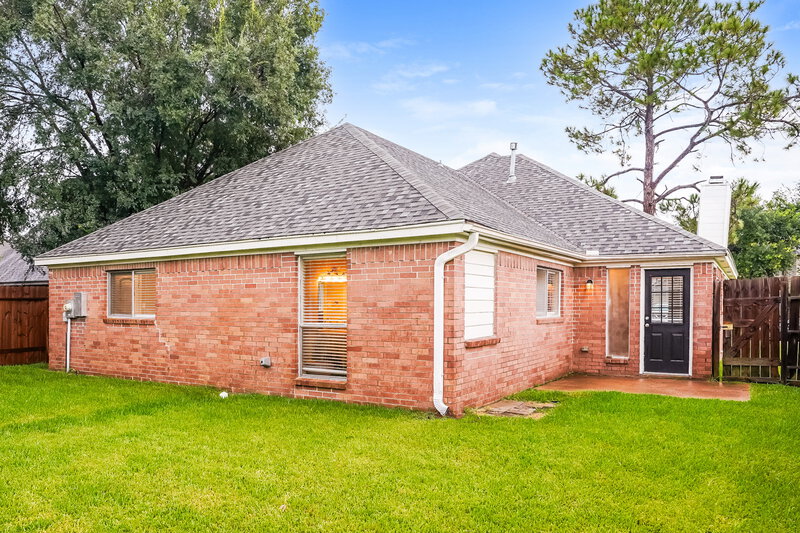 1,900/Mo, 14534 County Cress Dr Houston, TX 77047 Rear View