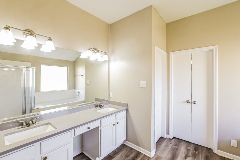 1,845/Mo, 6607 Mistflower Ln Katy, TX 77449 Main Bathroom View