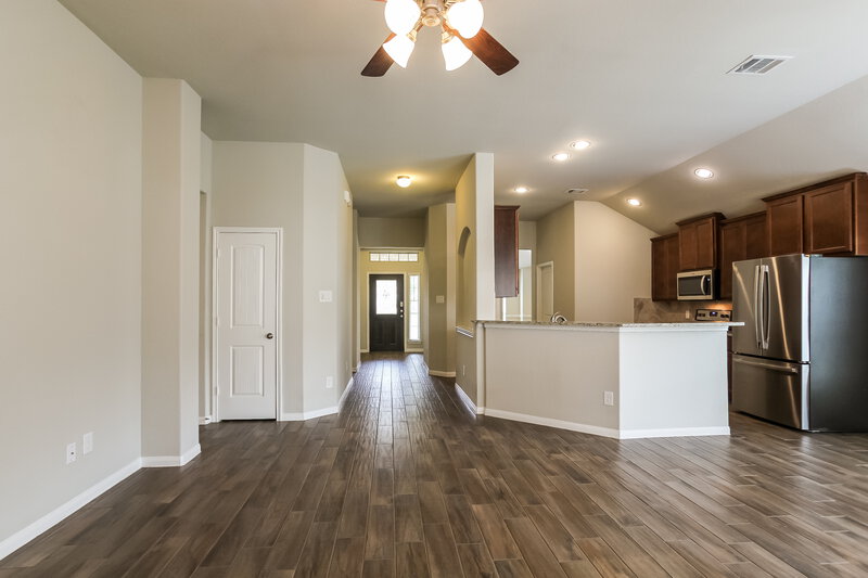 2,270/Mo, 3718 Breckenridge Dr Montgomery, TX 77356 Living Room View 2