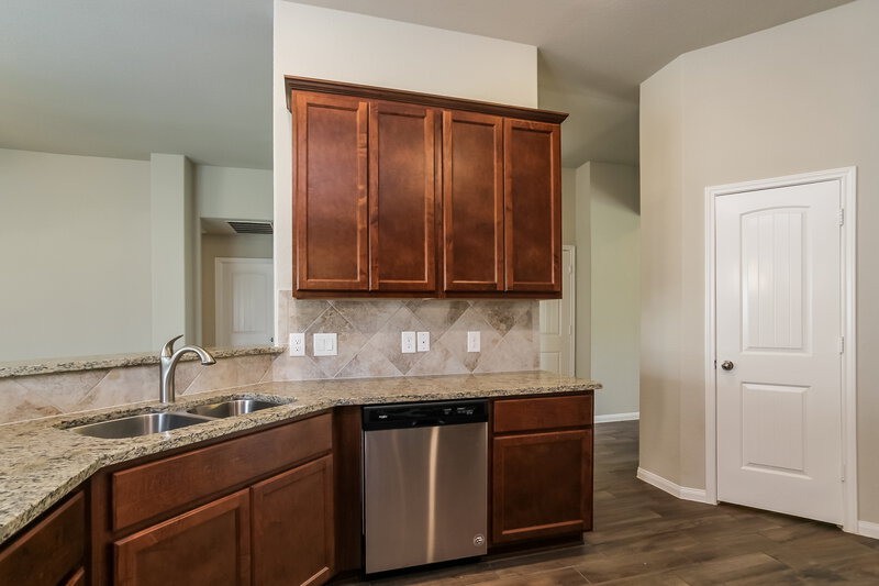 2,270/Mo, 3718 Breckenridge Dr Montgomery, TX 77356 Kitchen View 2