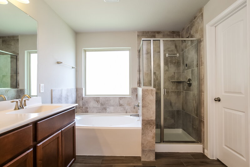 2,270/Mo, 3718 Breckenridge Dr Montgomery, TX 77356 Main Bathroom View