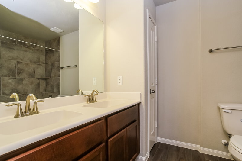 2,270/Mo, 3718 Breckenridge Dr Montgomery, TX 77356 Bathroom View