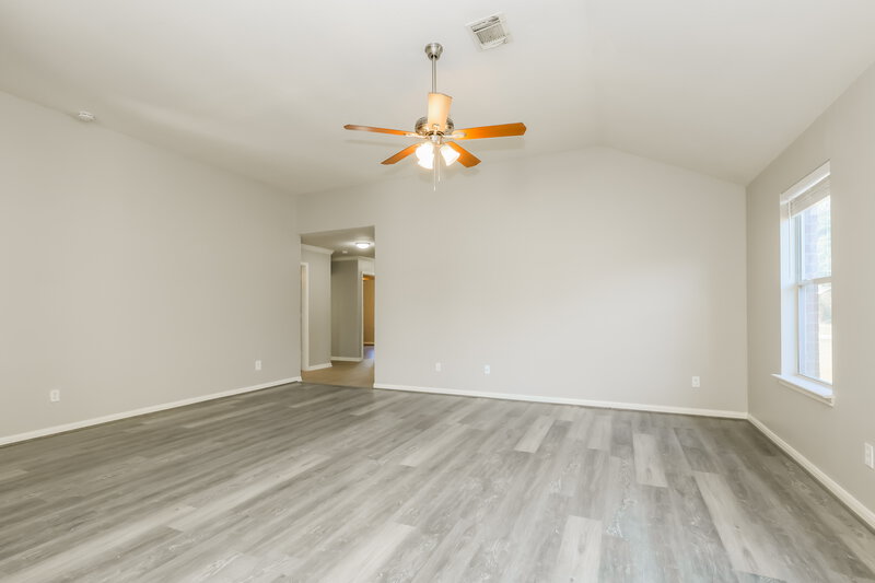 1,645/Mo, 11747 Elizabeth Ct Pinehurst, TX 77362 Living Room View 2