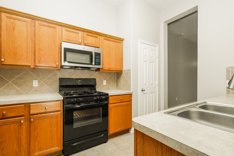 1,645/Mo, 11747 Elizabeth Ct Pinehurst, TX 77362 Kitchen View 2