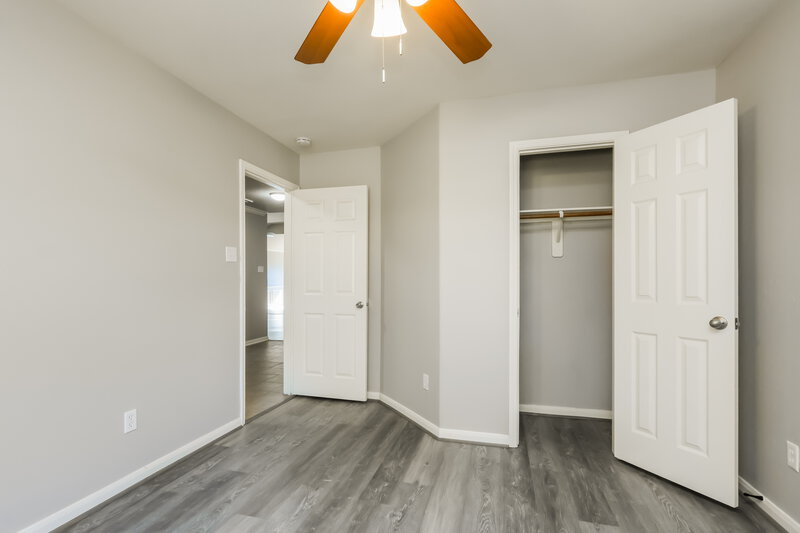 1,645/Mo, 11747 Elizabeth Ct Pinehurst, TX 77362 Bedroom View