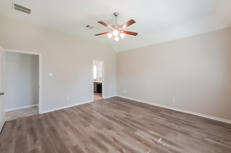 2,165/Mo, 5210 Gulf Stream Ln Bacliff, TX 77518 Main Bedroom View
