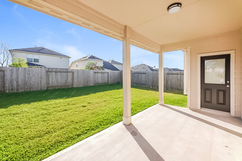 2,165/Mo, 5210 Gulf Stream Ln Bacliff, TX 77518 Covered Patio View