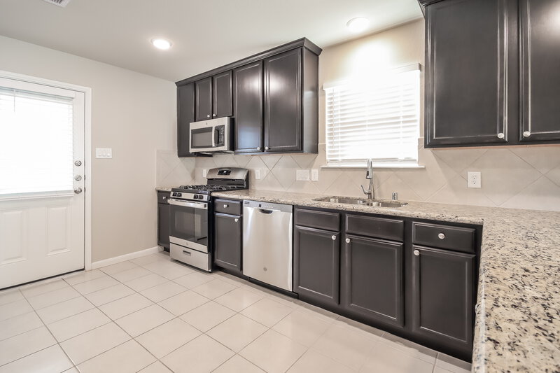 2,290/Mo, 5226 Bay Ln Bacliff, TX 77518 Kitchen View