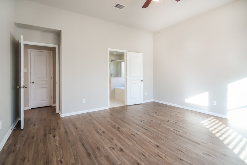2,290/Mo, 5226 Bay Ln Bacliff, TX 77518 Main Bedroom View