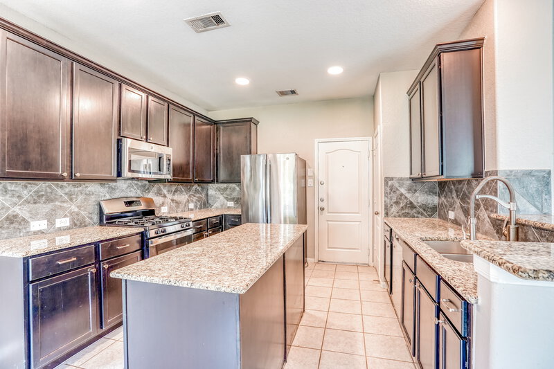 2,050/Mo, 5223 Gulf Stream Ln Bacliff, TX 77518 Kitchen View