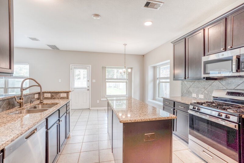 2,050/Mo, 5223 Gulf Stream Ln Bacliff, TX 77518 Kitchen View 2