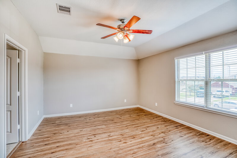 2,050/Mo, 5223 Gulf Stream Ln Bacliff, TX 77518 Main Bedroom View