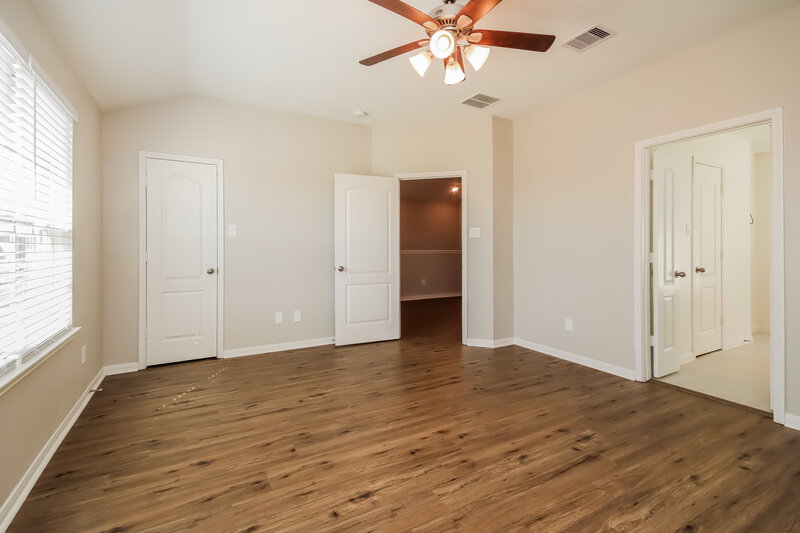 1,940/Mo, 5223 Gulf Stream Ln Bacliff, TX 77518 Main Bedroom View 2