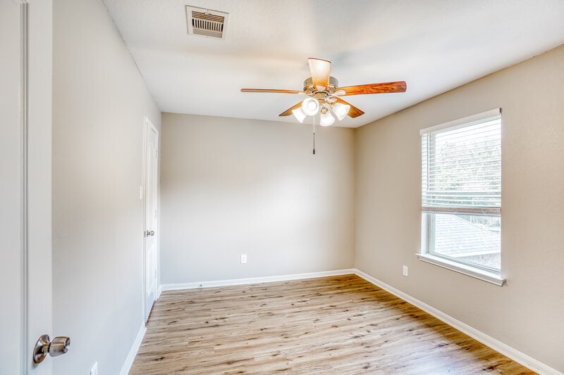 2,050/Mo, 5223 Gulf Stream Ln Bacliff, TX 77518 Bedroom View 2