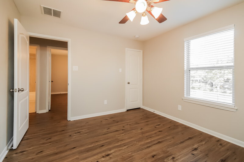 1,940/Mo, 5223 Gulf Stream Ln Bacliff, TX 77518 Bedroom View