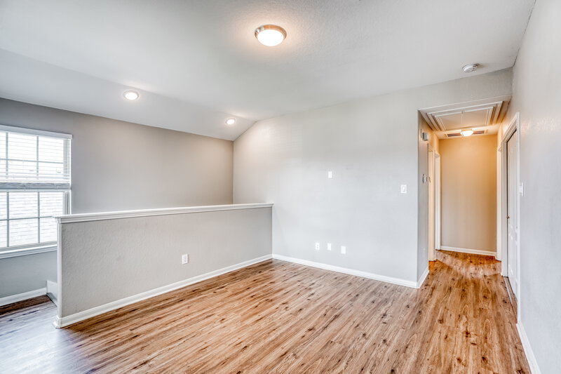 2,050/Mo, 5223 Gulf Stream Ln Bacliff, TX 77518 Loft View