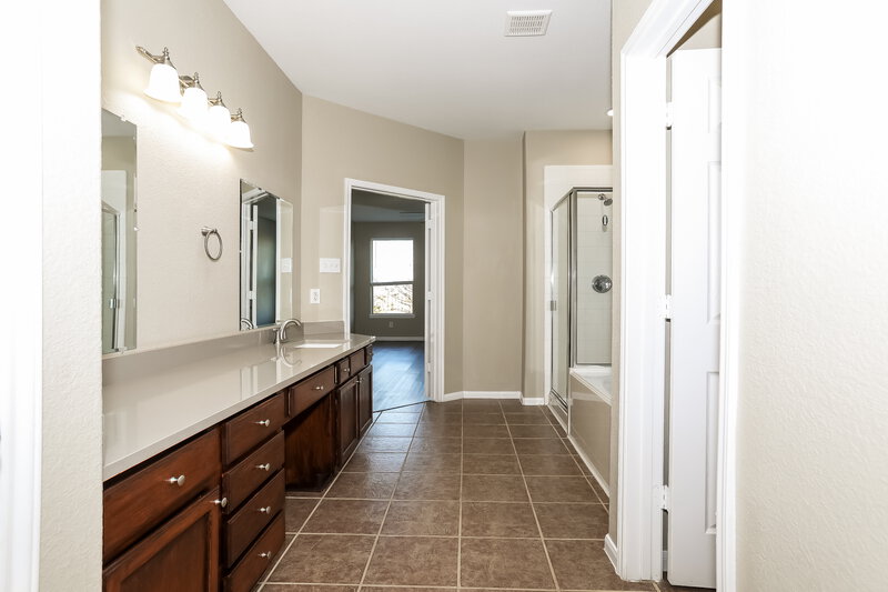 2,425/Mo, 21806 Catoosa Dr Spring, TX 77388 Main Bathroom View