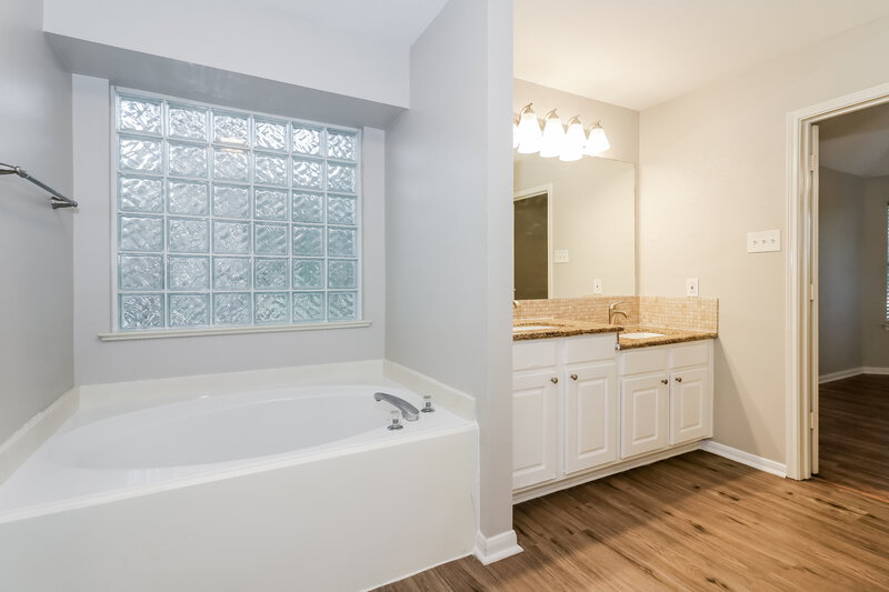 2,365/Mo, 2903 Nueces Canyon Ct Katy, TX 77450 Main Bathroom View 2
