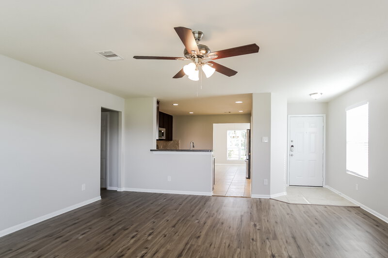 2,460/Mo, 9962 Chimney Swift Ln Conroe, TX 77385 Living Room View 2