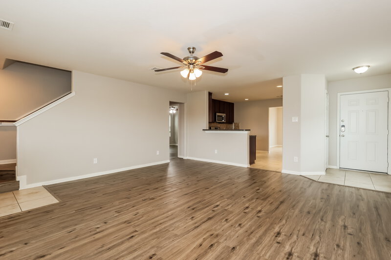 1,895/Mo, 9962 Chimney Swift Ln Conroe, TX 77385 Living Room View 2