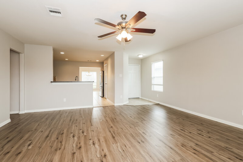 1,895/Mo, 9962 Chimney Swift Ln Conroe, TX 77385 Living Room View 3