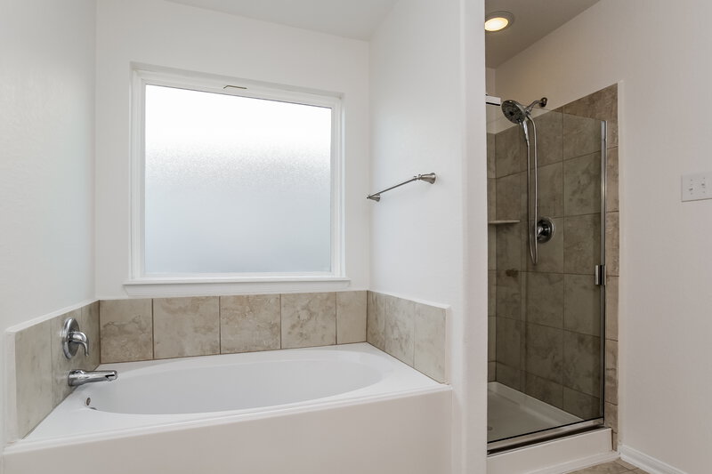 2,460/Mo, 9962 Chimney Swift Ln Conroe, TX 77385 Main Bathroom View
