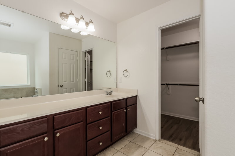 1,895/Mo, 9962 Chimney Swift Ln Conroe, TX 77385 Main Bathroom View 2